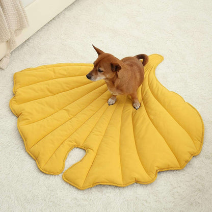 Leaf-Shaped Pet Blanket